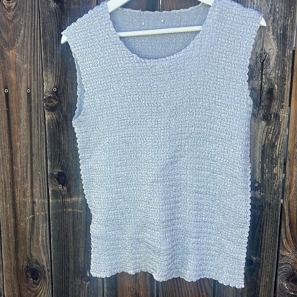 Nicola Crinkle Stretch Sleeveless Scoop Neck Top M